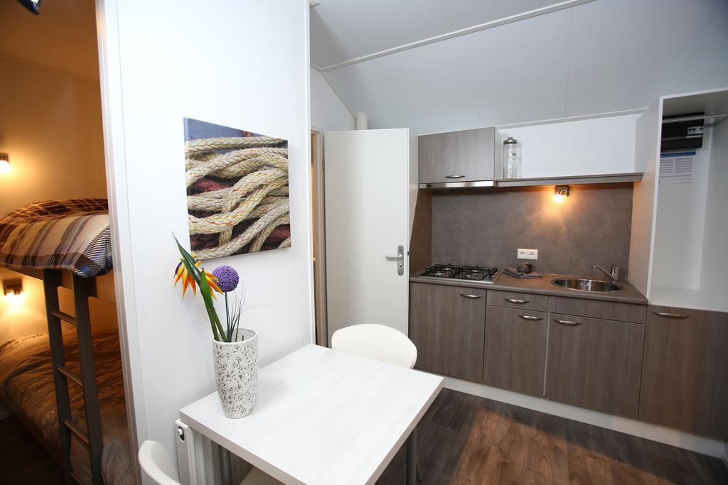 Campingpark De Bongerd Villa Tuitjenhorn Szoba fotó