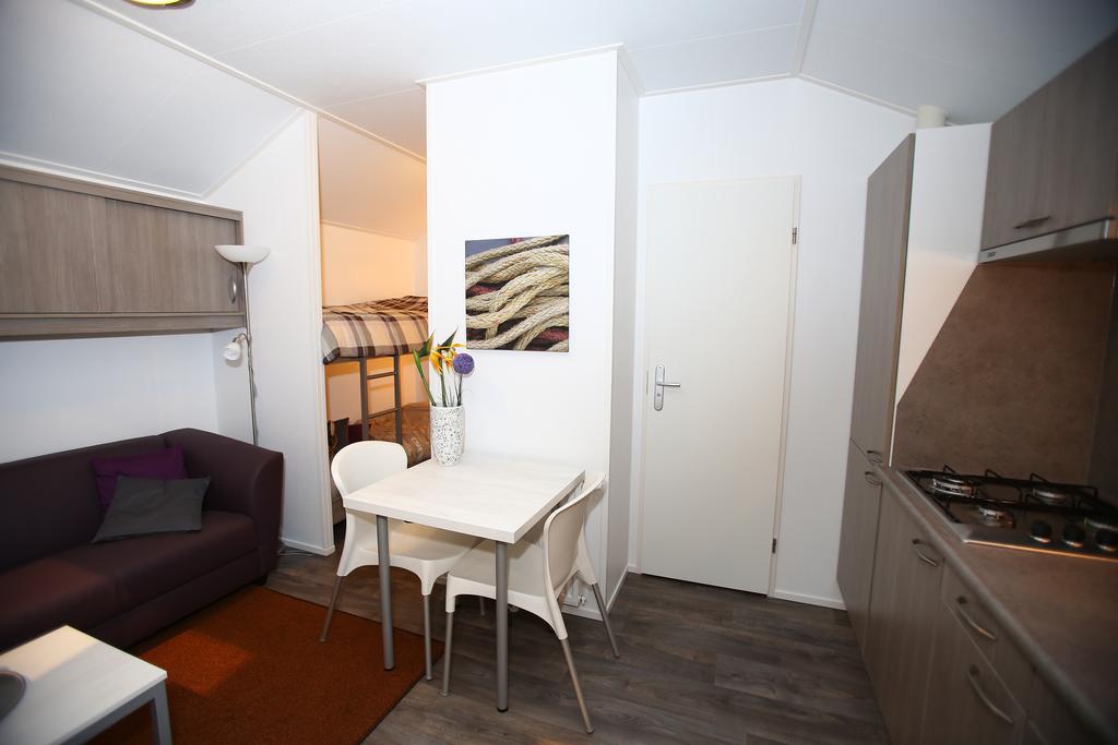 Campingpark De Bongerd Villa Tuitjenhorn Szoba fotó