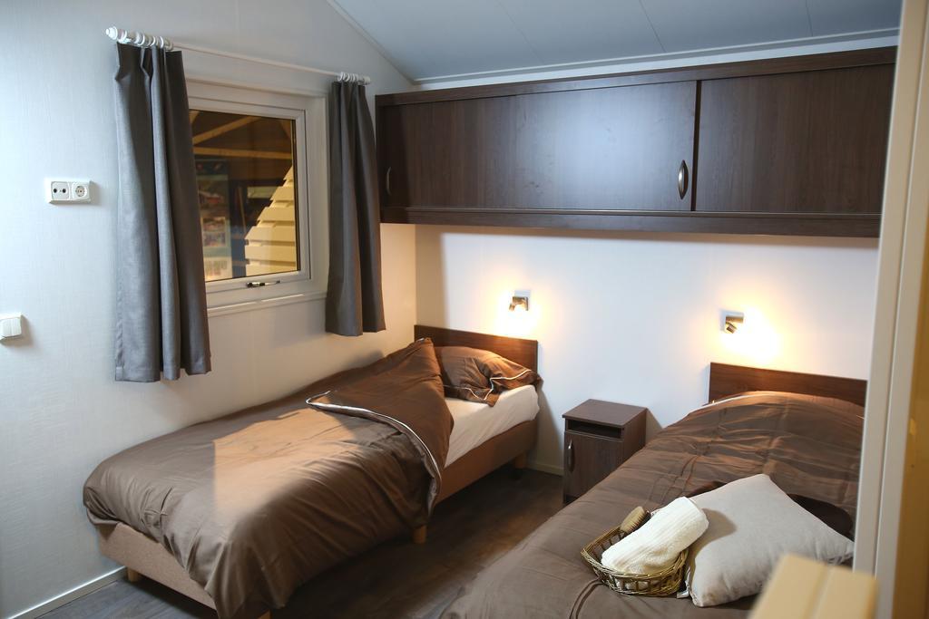Campingpark De Bongerd Villa Tuitjenhorn Szoba fotó