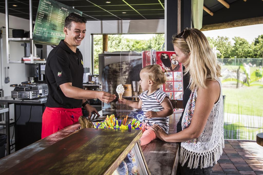 Campingpark De Bongerd Villa Tuitjenhorn Kültér fotó